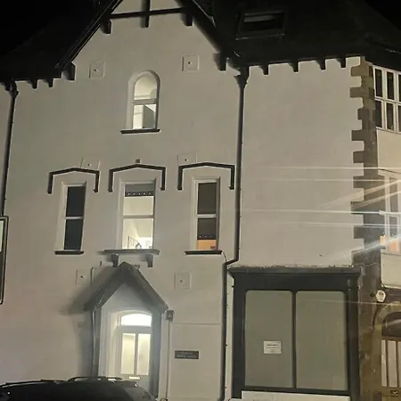 Daire Bower House *
